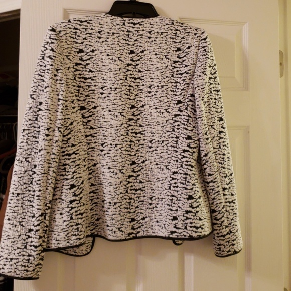 Calvin Klein blazer/jacket. Size 4. Black/white. - Picture 2 of 2